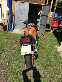 Yamaha FZR 600 R - 4