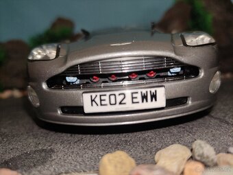 prodám model 1:18 aston martin vanquish - 4