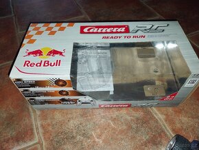 Formule Carrera Red Bull na dálkové ovládání - 4