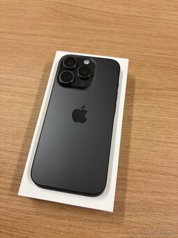 Apple iPhone 15 Pro 128GB černý titan - 4