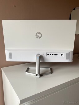 Monitor HP, klávesnice a myš Dell - 4