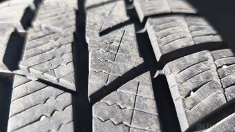 215/60R16 - 4
