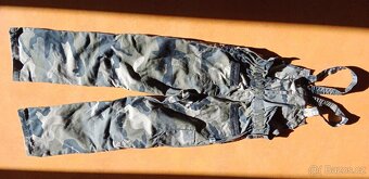 Maskáčové kalhoty s náprsenkou vel.130 - 4