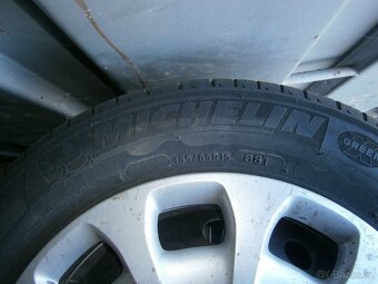 Kola Nissan Micra - 4