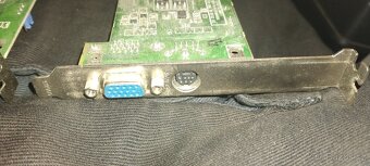 2 ks grafických karet ATI Radeon - 4
