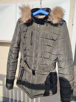 Khaki prošívaná bunda s kožešinou - 4