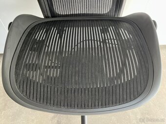 Kancelářská židle Herman Miller Aeron - 4