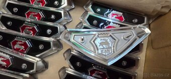 Volha Gaz 24, přední znak originál nový - 4