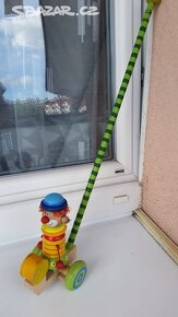 Dřevěná hračka šašek na tyči - 4