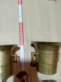 Hmoždíře a mosazné svícny - 4