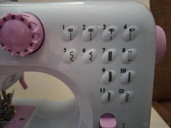 Prodám mini šicí stroj - 4