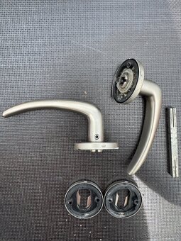 KOVANI NA DVERE Rozetové 29 ks - 4