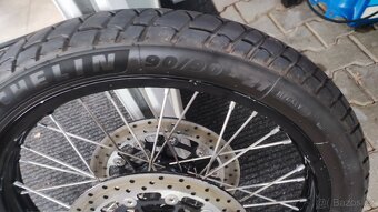 Pneu Michelin 90/ 90 r21. 150 70r17 - 4