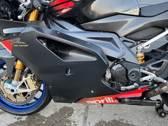 Aprilia RSV 1000R Factory - 4