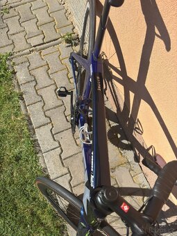 Prodám Trek Madone SL 6 Di2 Gen 6 Hex Blue vel. 56 - 4