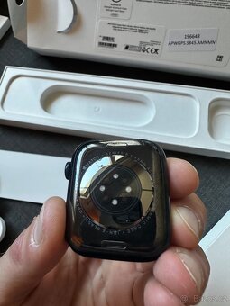 Apple Watch 8 - 4