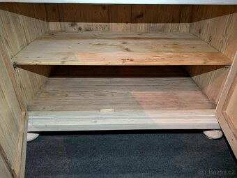 Komoda z masivu – ruční truhlářská práce, bělená patina - 4