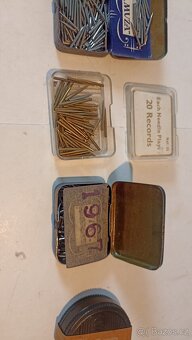 Staré plechové krabičky z jehlami do gramofonů - 4