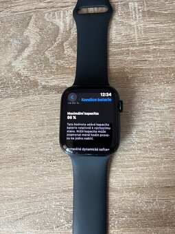 Apple Watch 8, 45mm, Nike řemínek - 4