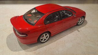 Holden Commodore 1:18 AutoArt - 4