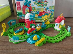 Prodám plastový vláček se zvířátky na farmě - 4