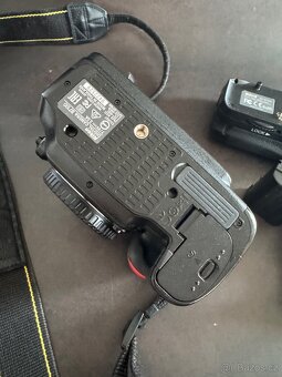 Nikon D7100 + grip + extra baterie - 4