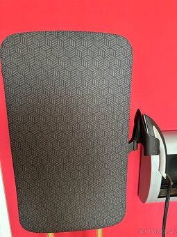 Stojanový napařovač oděvů Tefal Ixeo+ QT1510E0 - 4