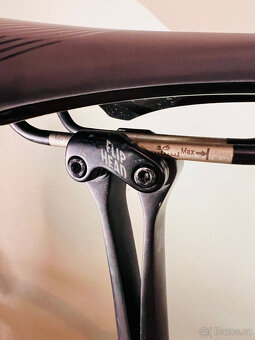 KARBONOVÉ SILNIČNÍ KOLO: CANYON ENDURACE CF - 4