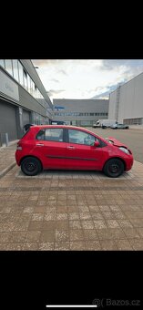 Bouraná toyota yaris - celek nebo na díly - 4
