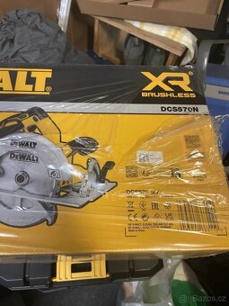 Aku kotoučová pila DeWALT DCS570N - 4