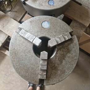 Soustružnická sklíčidla - upínací hlavy k soustruhu, zn. TOS - 4