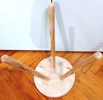 Květinový stolek na trojnožce, - 4