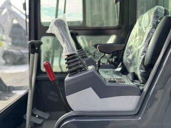 Minibagr XTM X10S PRO 2025 s kabinou - 4