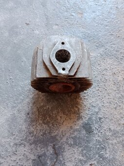 Výfuk a přilba - 4