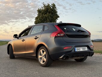 Volvo V40 T2 88kw 1.6 benzín manuál - 4