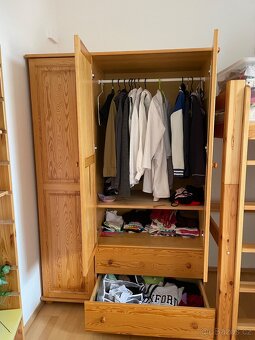 Šatní skříň z masivu - 4