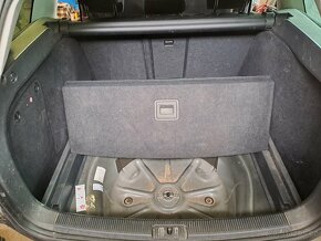 VW Golf 6 Combi kompletní interiér  kufru - 4