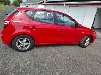 HYUNDAI i30 1.4 i BENZÍN 79.800 km - 4