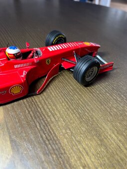 Ferrari F300 1:18 - 4