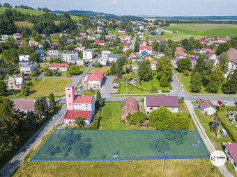 Stavební pozemek s projektem domu 4+KK o výměře 1.364 m2 v o - 4