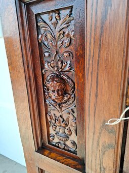 Starožitný masivní vyřezávaný kabinet - 4