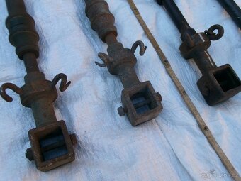 prodám starý litinový podstavec od šicího stroje zn.PFAFF... - 4