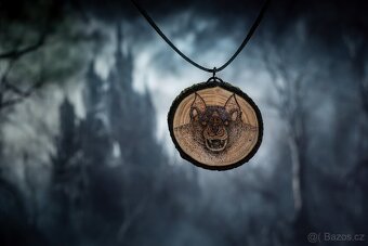 Vampýr - jabloňový řez s pyrografií - 4