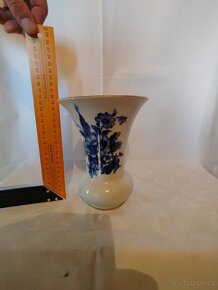 Porcelánová váza a jiné vázy a vázičky - 4
