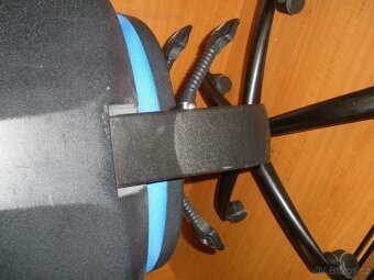 Otočná kancelářská kolečková židle / s područkami / - 4