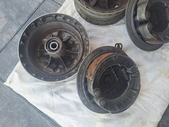 Jawa 250 350 kývačka - náboje kol + brzdové štíty - 4