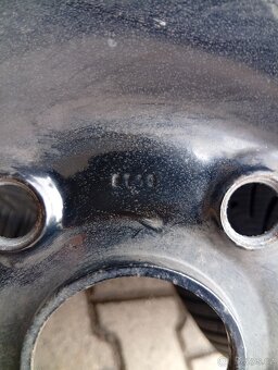 Prodám obuté plechové disky 5x112, Et 50, zimní pneu - 4