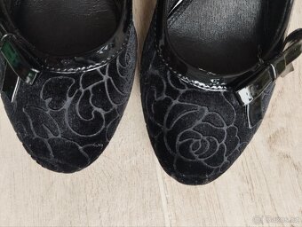 Černé sametové lodičky Bugatti 39 - 4