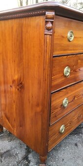 Celomasivní šuplíková komoda - 4