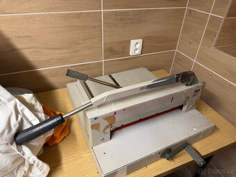 Řezačka papíru IDEAL 3905 - 4